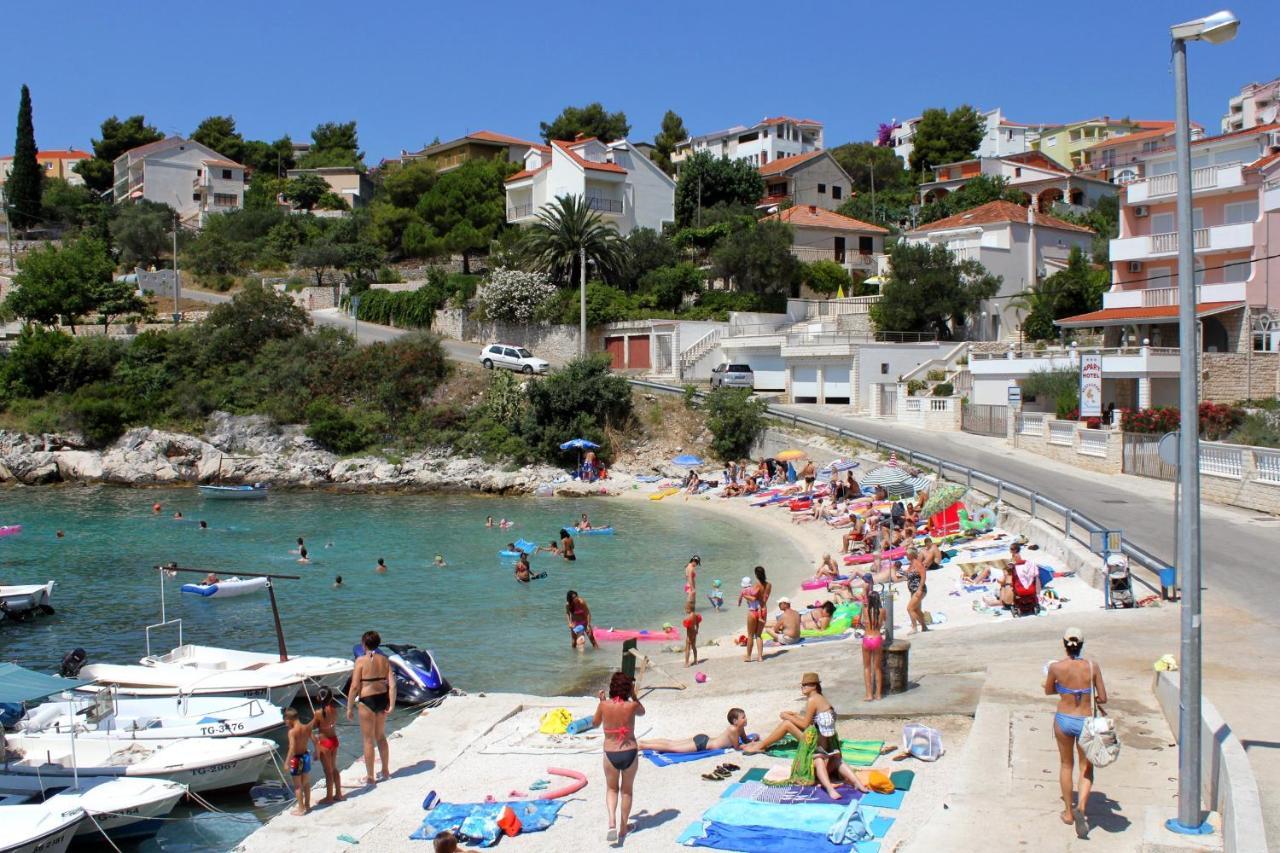 Apartments With A Parking Space Mavarstica, Ciovo - 17803 Trogir Bagian luar foto