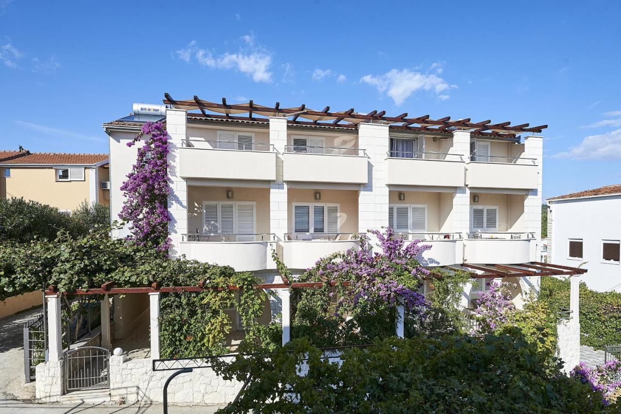 Apartments With A Parking Space Mavarstica, Ciovo - 17803 Trogir Bagian luar foto