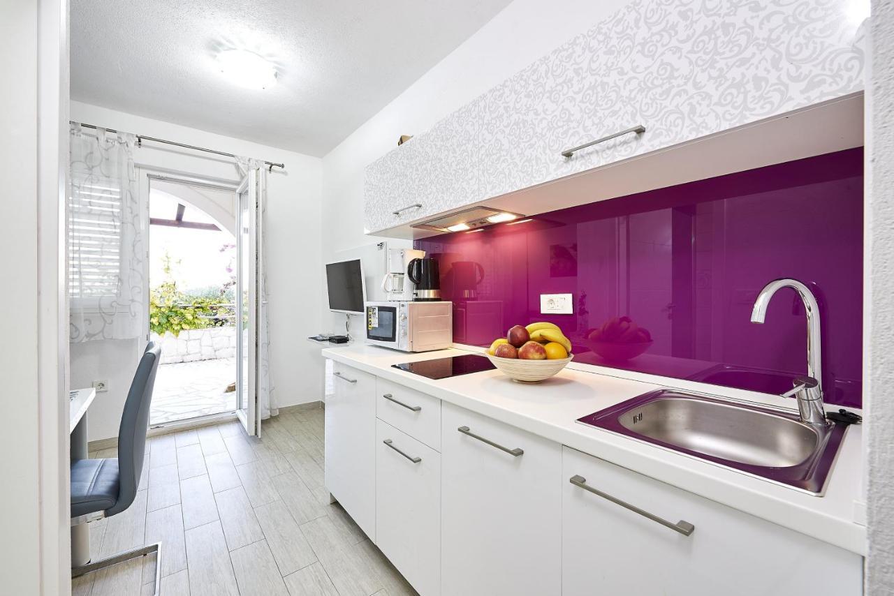Apartments With A Parking Space Mavarstica, Ciovo - 17803 Trogir Bagian luar foto