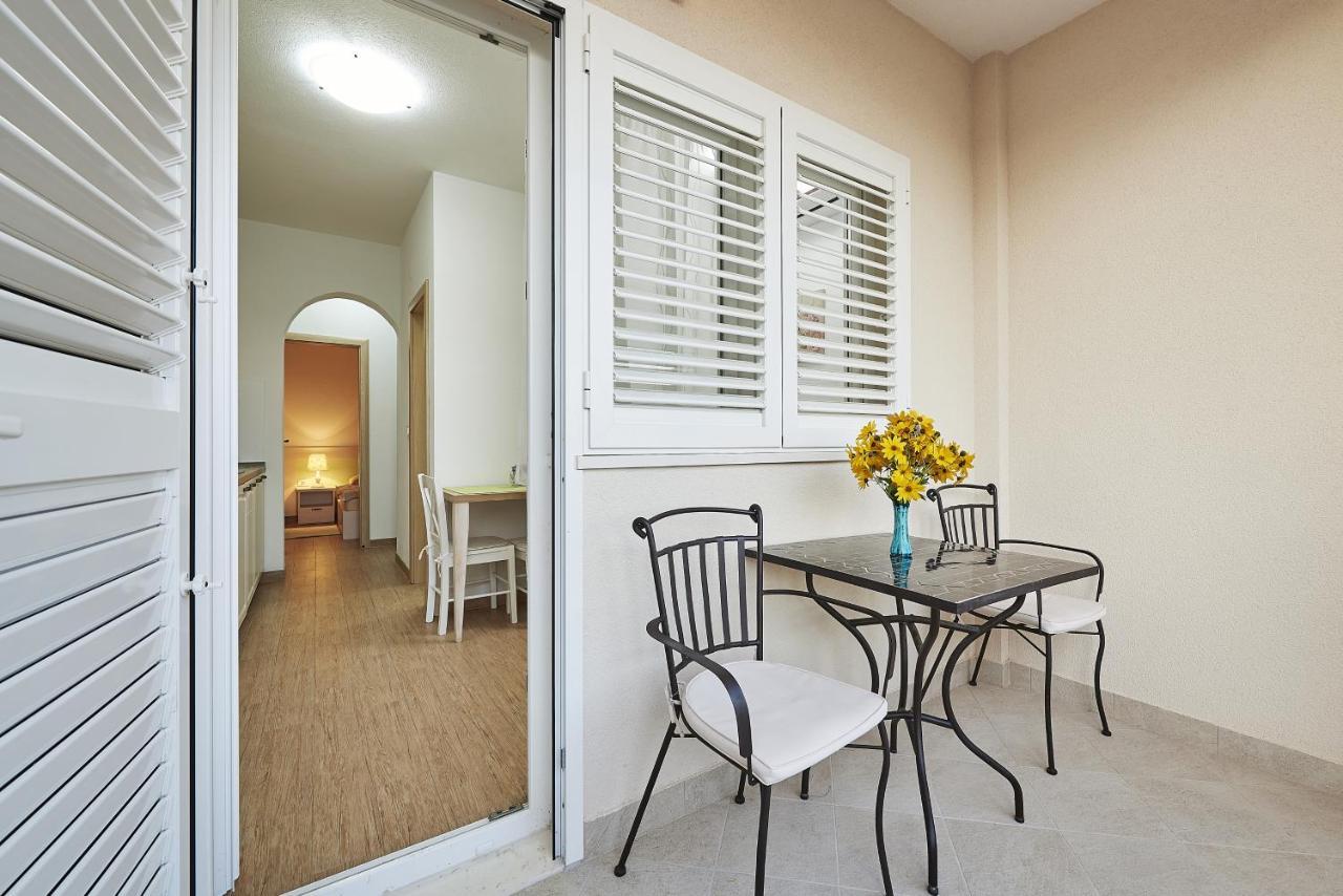 Apartments With A Parking Space Mavarstica, Ciovo - 17803 Trogir Bagian luar foto