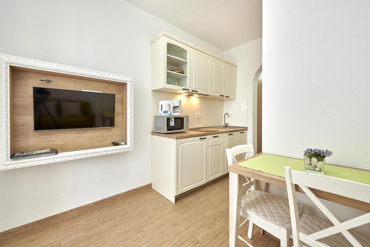 Apartments With A Parking Space Mavarstica, Ciovo - 17803 Trogir Bagian luar foto