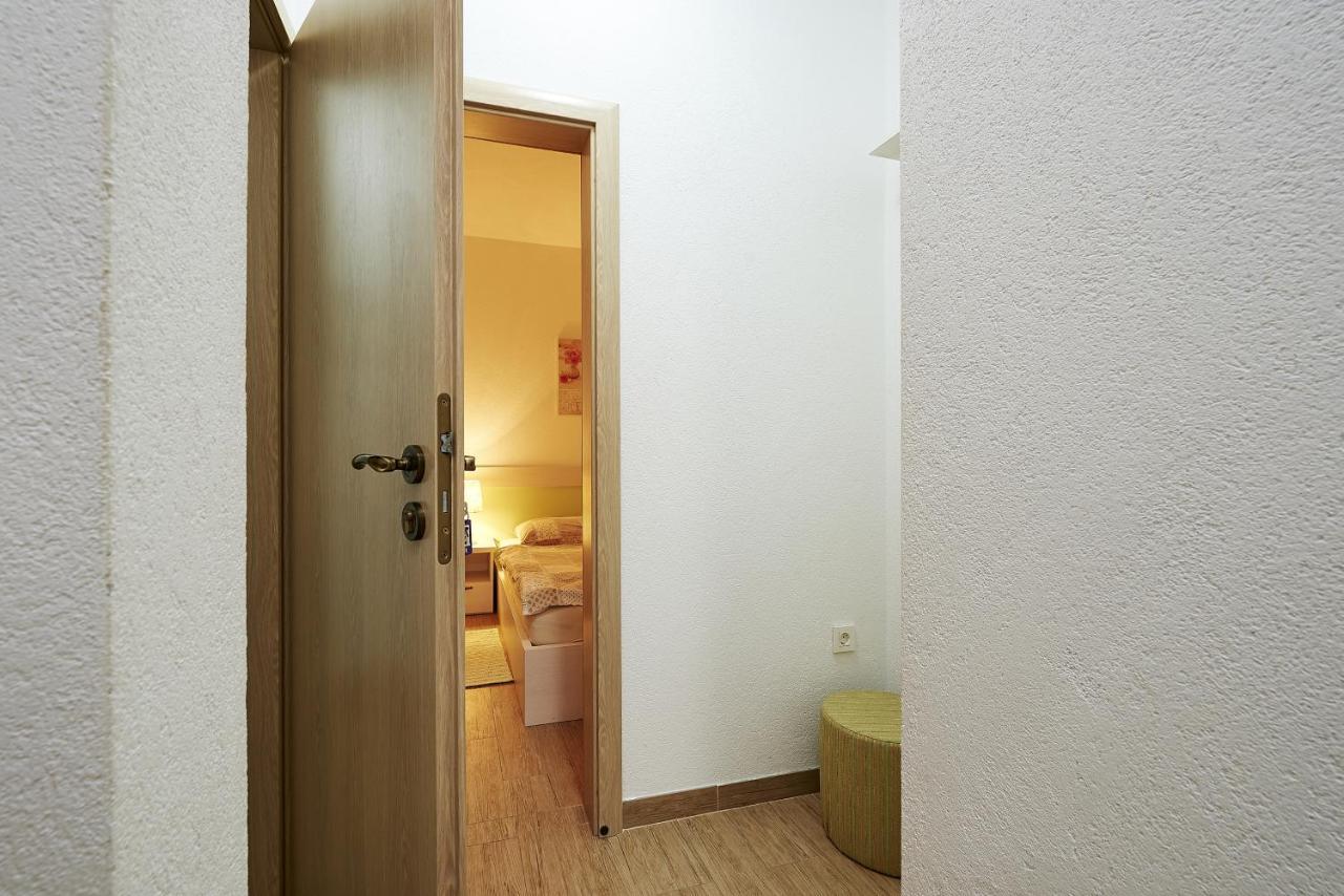 Apartments With A Parking Space Mavarstica, Ciovo - 17803 Trogir Bagian luar foto