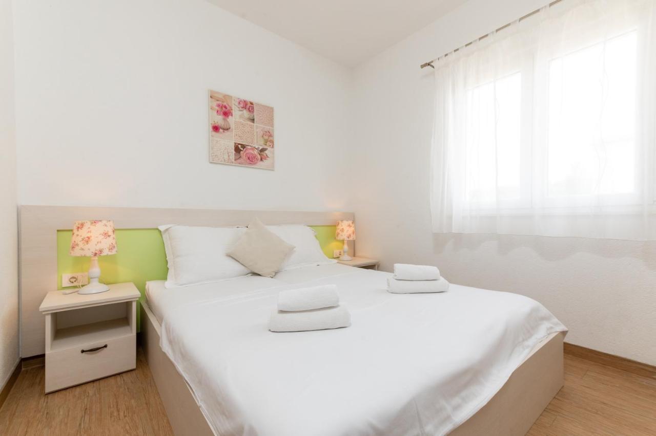 Apartments With A Parking Space Mavarstica, Ciovo - 17803 Trogir Bagian luar foto