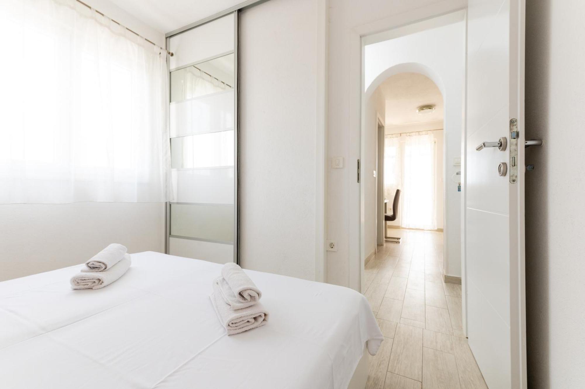 Apartments With A Parking Space Mavarstica, Ciovo - 17803 Trogir Ruang foto