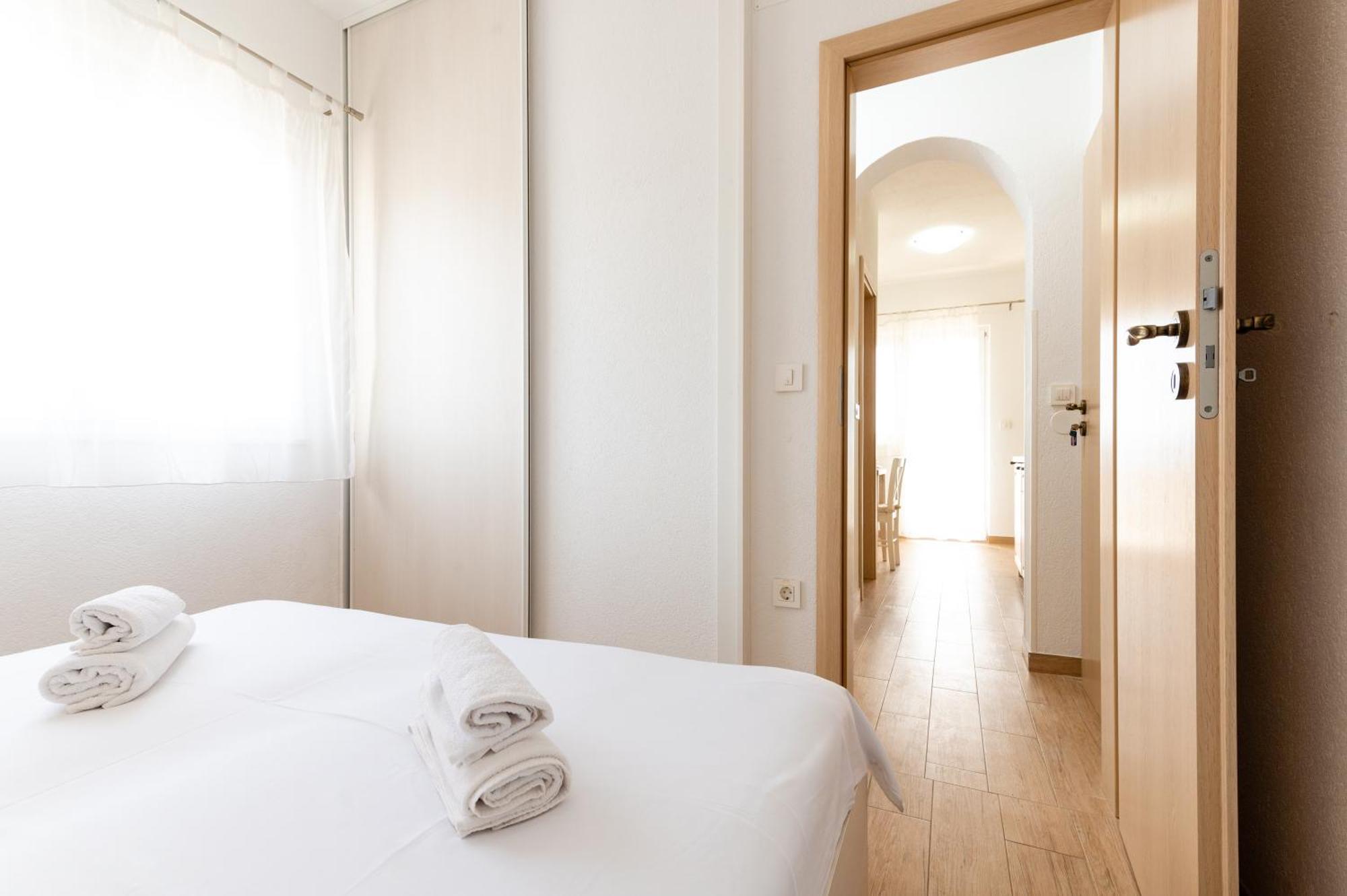 Apartments With A Parking Space Mavarstica, Ciovo - 17803 Trogir Ruang foto