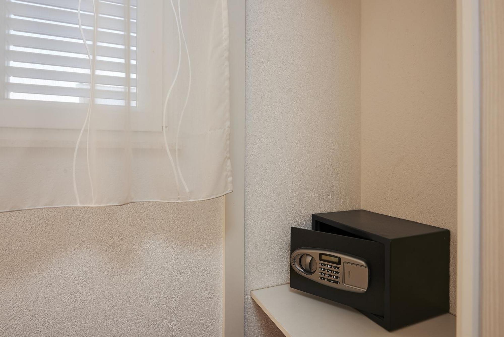 Apartments With A Parking Space Mavarstica, Ciovo - 17803 Trogir Ruang foto