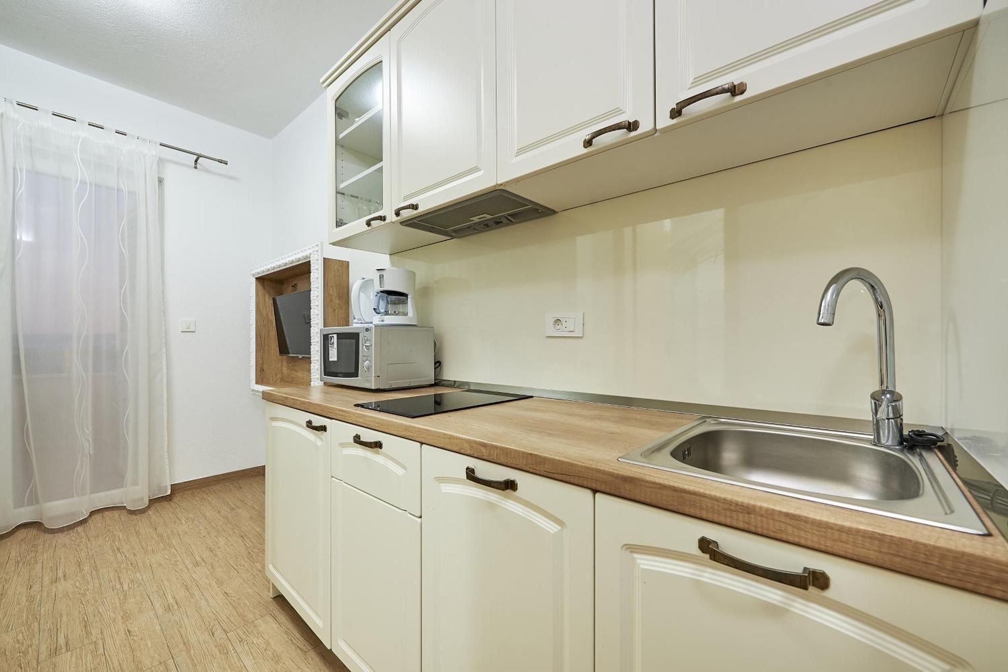 Apartments With A Parking Space Mavarstica, Ciovo - 17803 Trogir Ruang foto